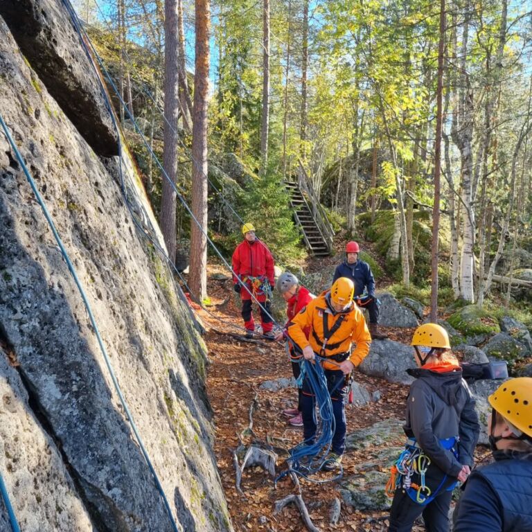 Instagram post from lapinkiipeilijat. This post is in position 1.